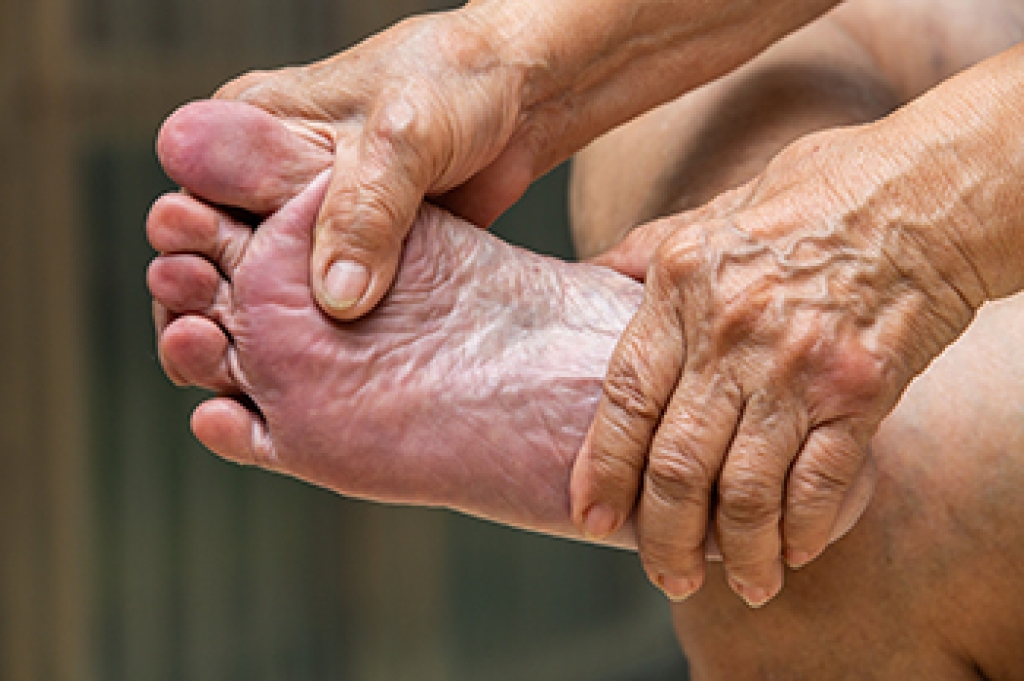 https://www.crossroadshospice.com/hospice-palliative-care-blog/2022/january/27/how-to-care-for-senior-feet/